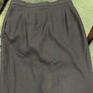 Unbranded size 8P navy blue pencil skirt.